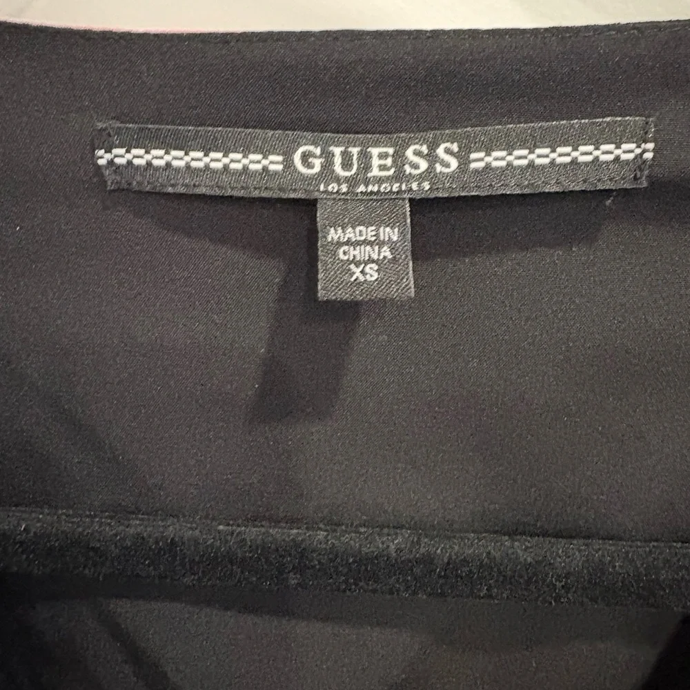 GUESS FLORAL PINK AND BLACK DRESS - Picture 6 of 7